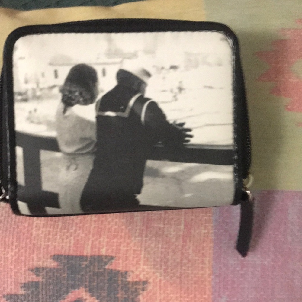 A small wallet 1940’s picture